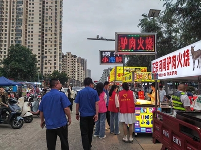 信阳市羊山新区城管局 为流动摊贩“安家”，倾力打造和谐营商环境与城市垃圾经营新模式